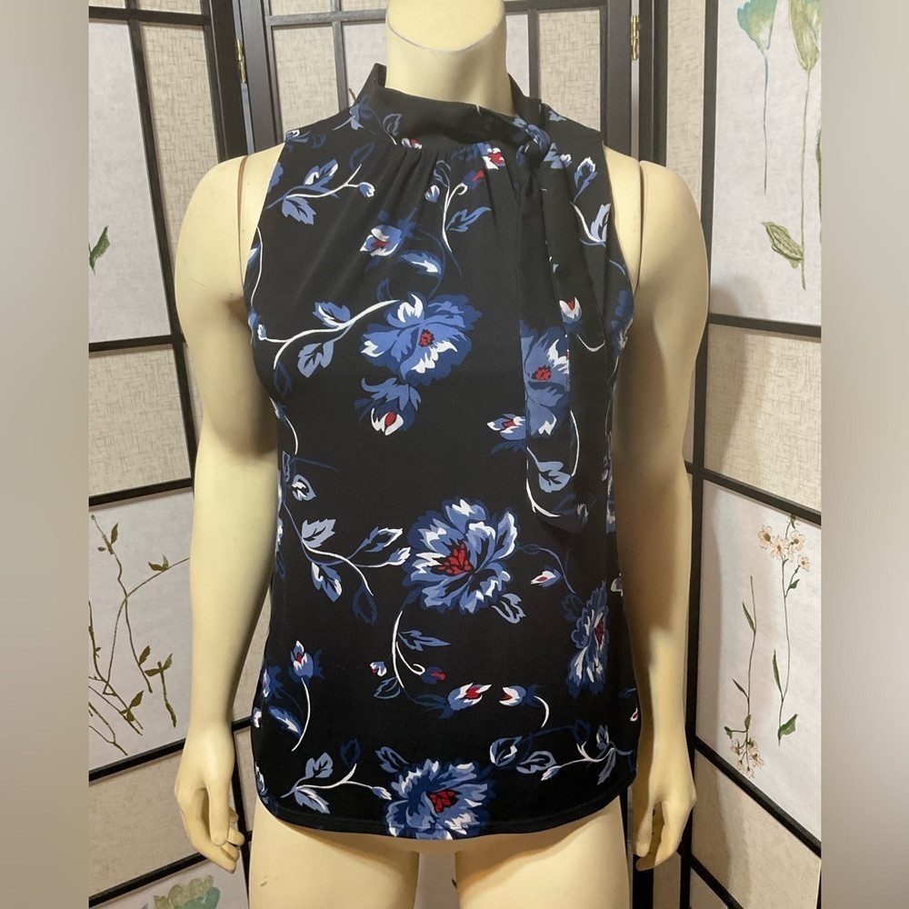 White House Black Market Sleeveless Top With High Neck Size XS